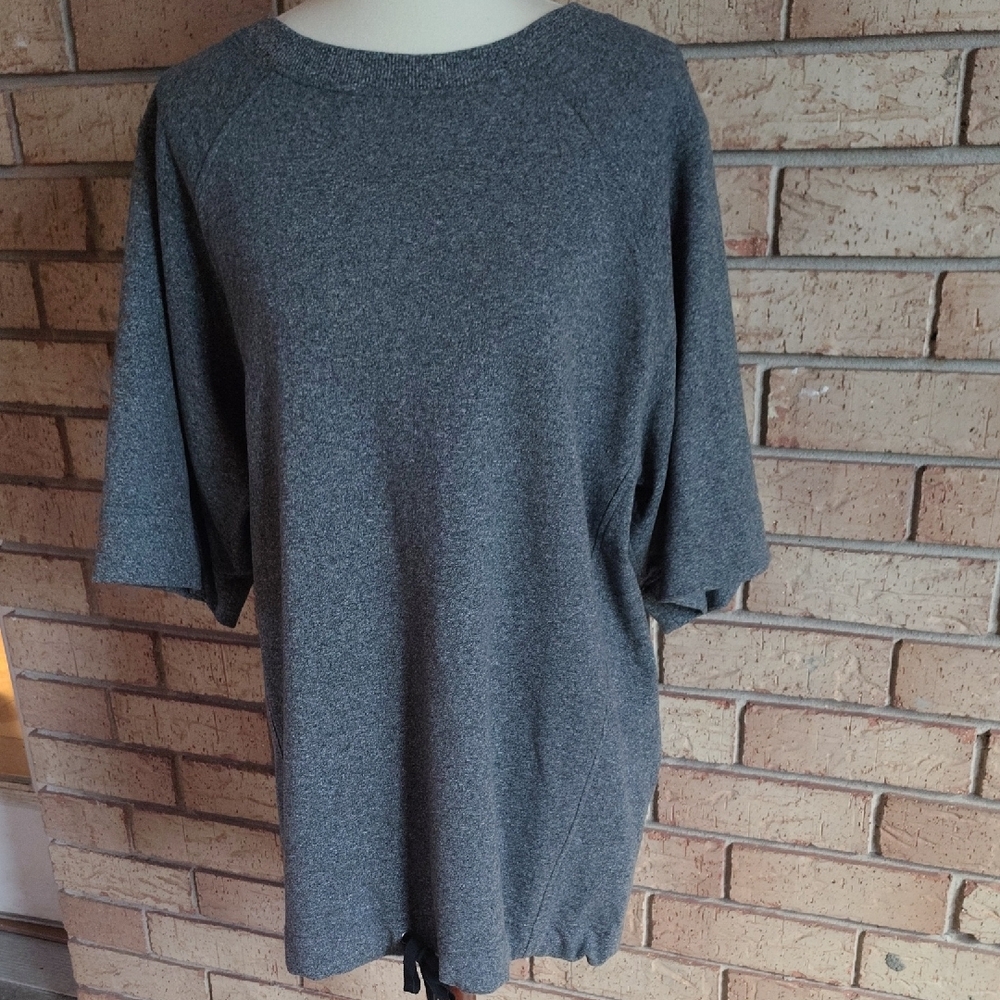 Lululemon Athletica Black and Gray Knit Top
